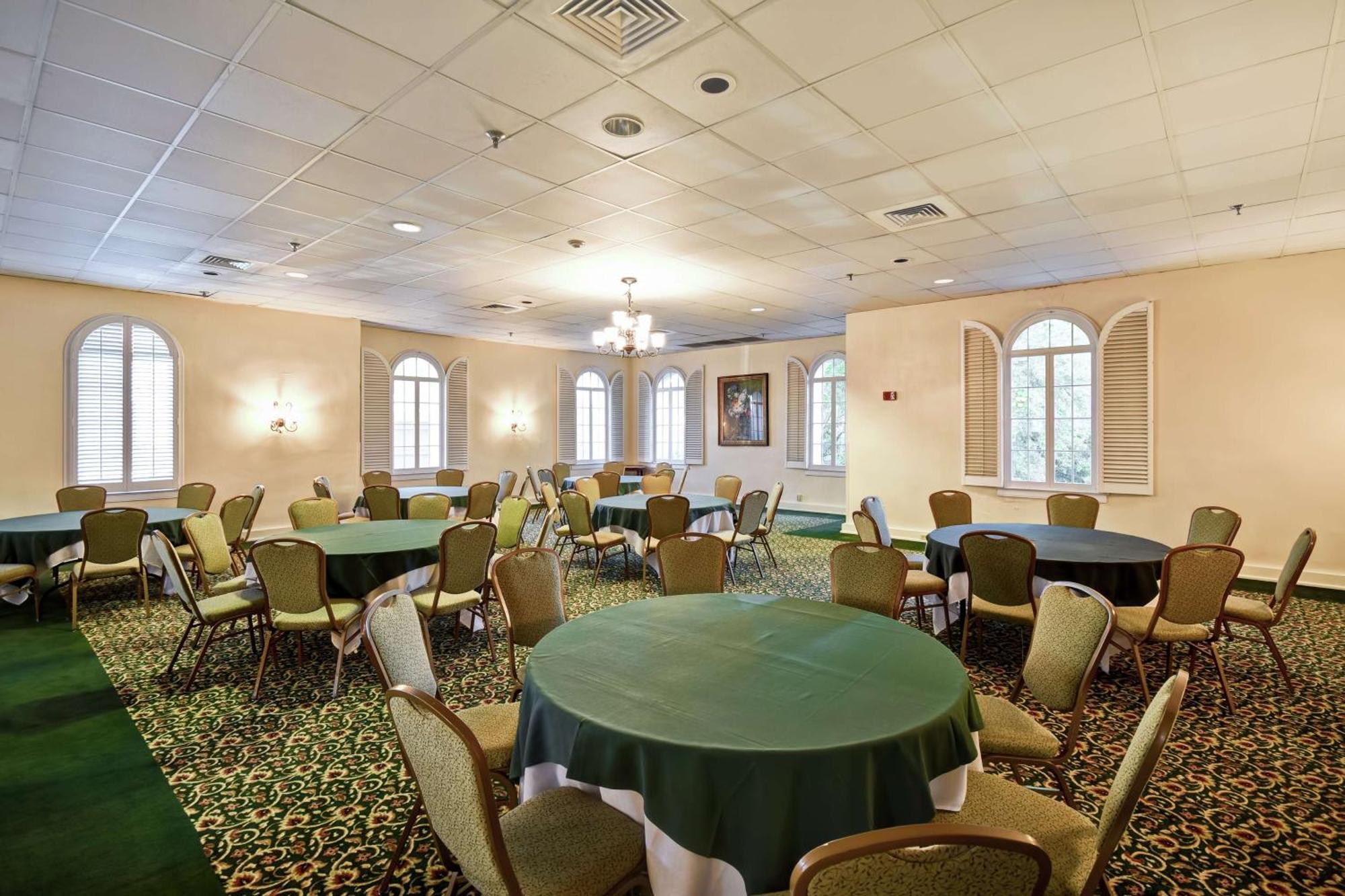 Embassy Suites Charleston - Historic District Exterior photo